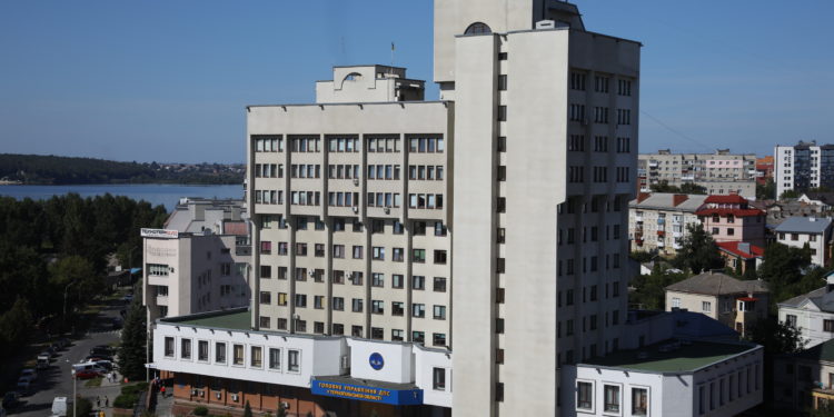 Тернопільські податківці на 3 000 000 гривень замовляють послуг по догляду за будинком управління та прибудинковою територієї