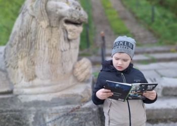 Може написати “Слава Росії”: у Тернополі 7-річному переселенцю відмовилися видавати книжки у бібліотеці