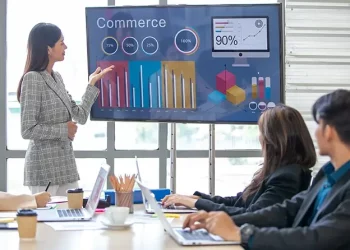 Чим відрізняється есе від презентації: Основні відмінності та як обрати формат