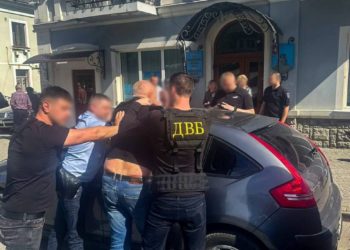 В Тернополі затримали «рішалу» у Сервісному центрі МВС