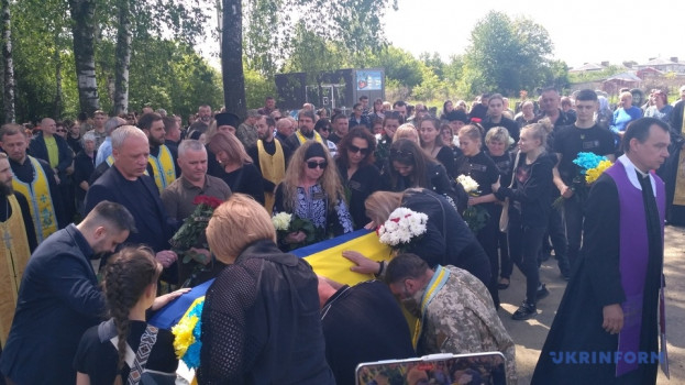 Матір 21-річного військового із Тернополя третій раз ховає свого сина