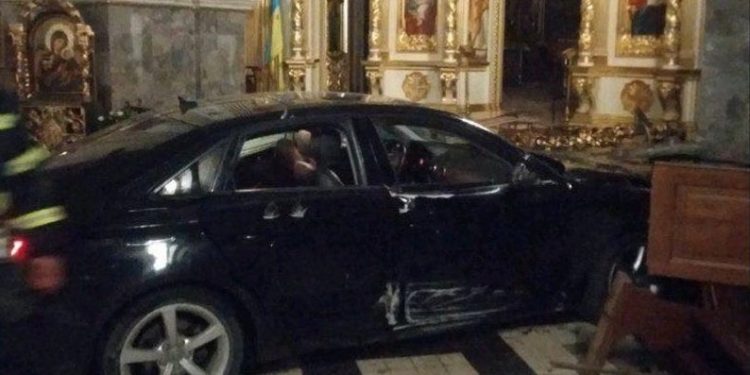 Винесли вирок жінці, яка у Тернополі автомобілем в’їхала в Катедру