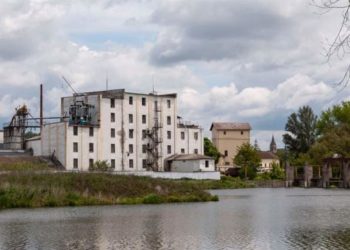 Колишнього директора Чортківського хлібзаводу підозрюють у розтраті зерна на 8,3 млн грн