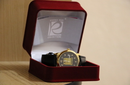 Міська рада Тернополя виділила ще майже 400 тисяч на придбання подарункових годинників