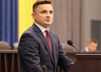 Справа про хабар: ексголова Тернопільської облради спробував «утекти» з Антикорупційного суду