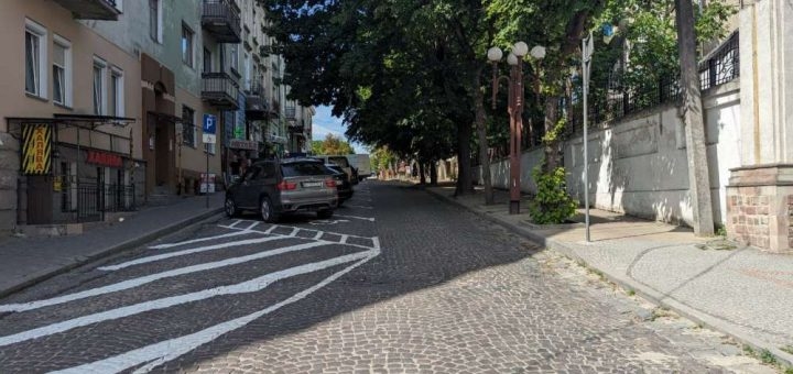 На бульварі Тараса Шевченка в Тернополі відтепер паркуються “по-новому”