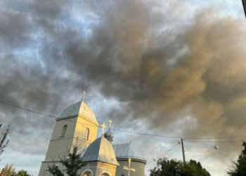 Після атаки БпЛА в Тернополі пожежа: мешканців просять обмежити перебування на вулиці