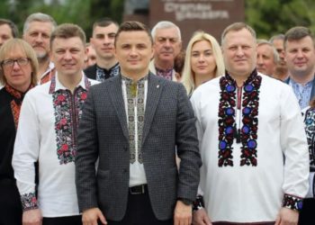 Сьогодні депутатів Тернопільської обласної ради скликають на засідання, щоб розглянути заяви головка