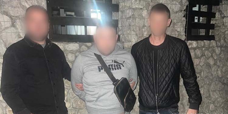 Допомагав ухилянтам втекти з країни за 9000 доларів: на Тернопільщині спіймали чергового “рішайлу”