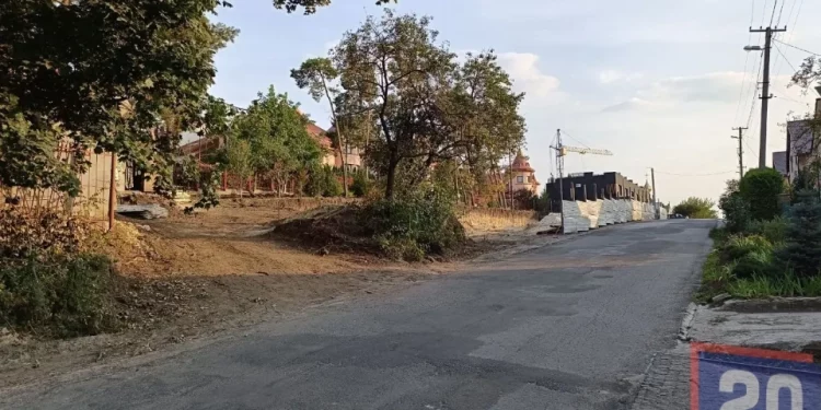 Чергове будівництво розпочали у Тернополі: землю взяли безкоштовно, а таунхауси продають за мільйони