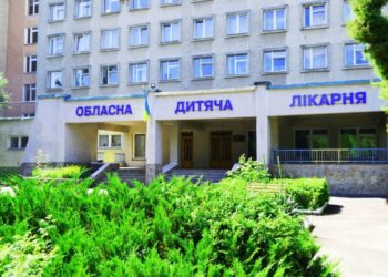 Медичний скандал в Тернополі: колектив обласної лікарні виступив проти обласної ради