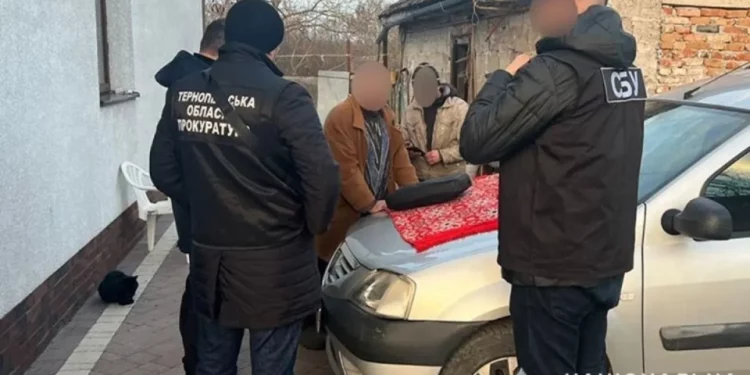 Ексчиновнику міськради з Тернопільщини оголосили підозру за хабар у півмільйона