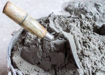 У ПІдгайцях цемент, куплений за бюджетні кошти, опинився на приватній території