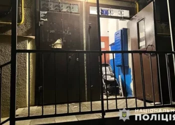 У Тернополі жінка випала з 5 поверху багатоповерхівки