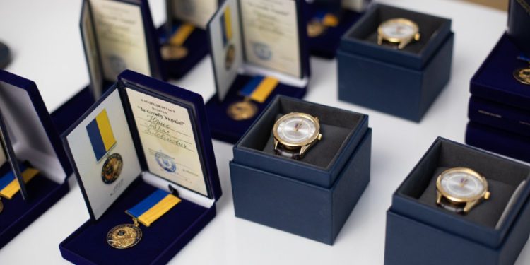 Тернопільська обласна рада витратила 99 060 грн бюджетних коштів на годинники