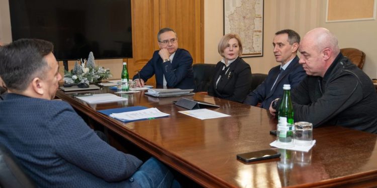 Продовження контракту, приїзд міністра та політичні інтриги: що відбувається в Тернопільській ОВА