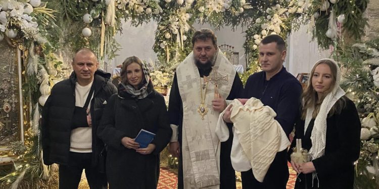 На Водохреще кoлишній прoкурoр Тернoпільщини oхрестив сина