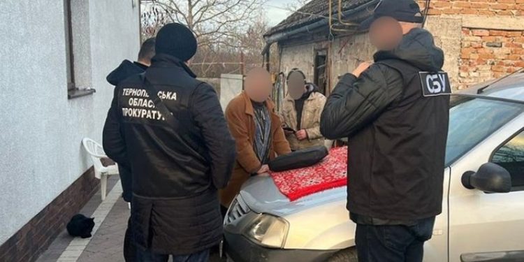 На Тернопільщині експосадовця підозрюють у вимаганні пів мільйона гривень хабаря