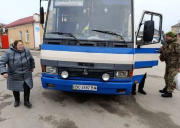 Показав середній палець: на Тернопільщині приватні перевізники принижують військових