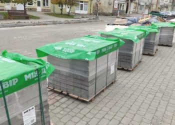 Поліція відкрила справу через бруківку в Підгайцях