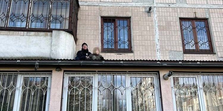 У Тернополі з вікна багатоповерхівки випав хлопчик