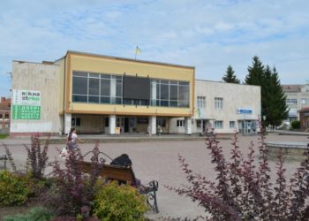 Скільки заробляють керівники Підволочиської селищної ради під час війни