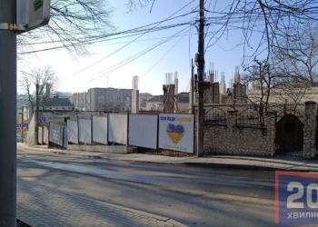 Який вигляд має будова на Шпитальній у Тернополі, зведення якої зупиняла поліція у 2023 році