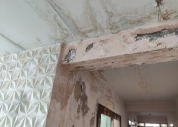 В Гусятинській лікарні на Тернопільщині під час дощів протікає дах