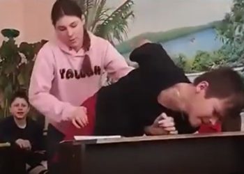 Заламала руку і забрала телефон: на Тернопільщині вчителька силою наводила лад у класі