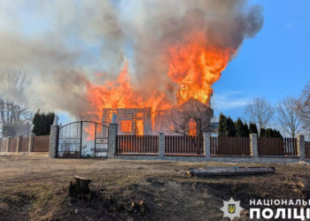 На Тернопільщині згоріла дерев’яна церква