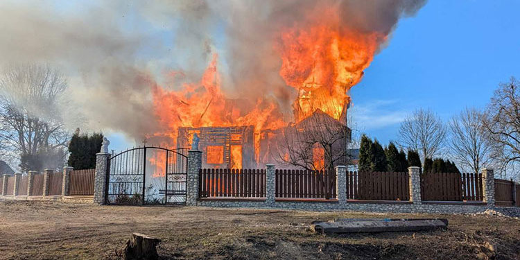 На Тернопільщині згоріла дерев’яна церква
