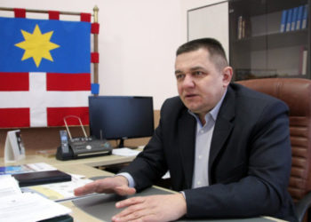 Мер Почаєва на Тернопільщині задекларував будинки, землю і батькове авто