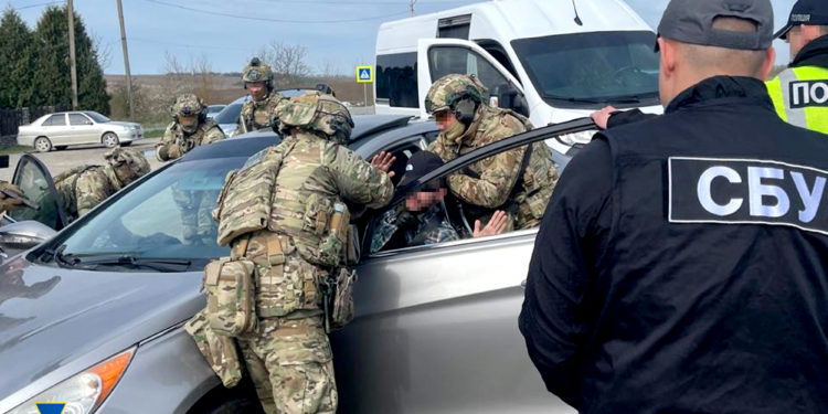 На Тернопільщині СБУ та Нацполіція заблокували чергову схему незаконного переправлення за кордон чоловіків призовного віку