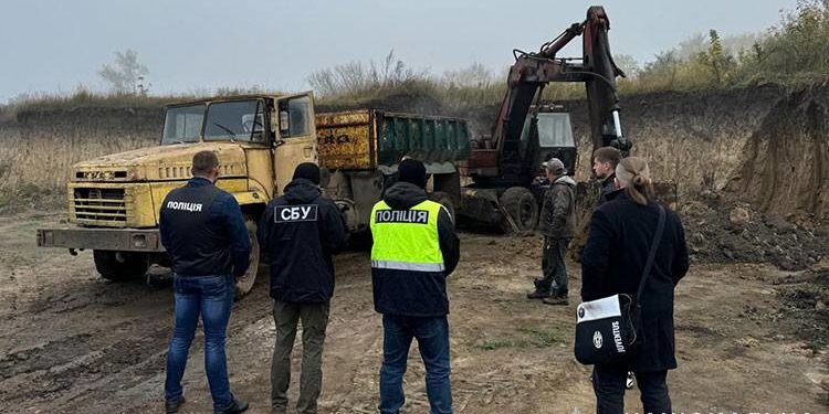 Правоохоронцi Тернопiльщини викрили органiзовану злочинну групу, що займалася незаконним видобуванням корисних копалин