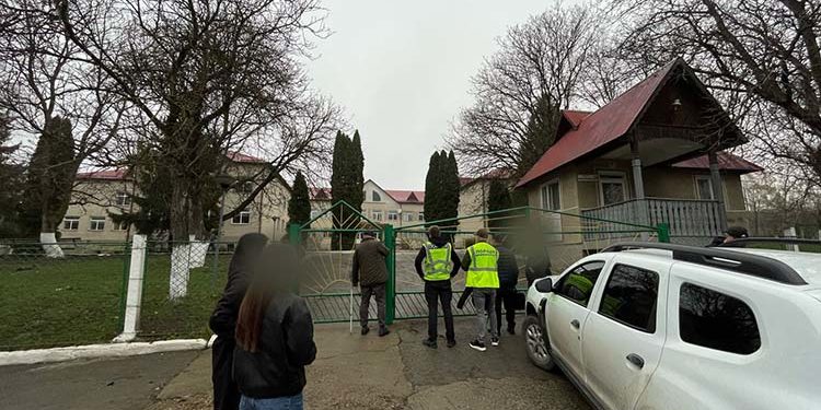 Правоохоронці розслідують зловживання в Мельнице-Подільському психоневрологічному інтернаті