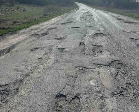 Скандал на Зборівщині: коли відремонтують «дорогу смерті»