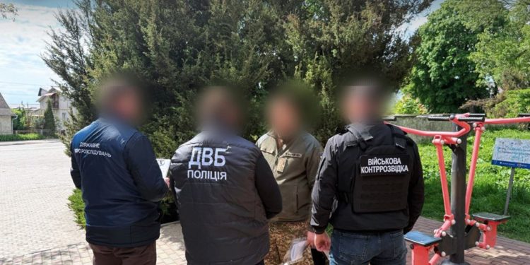 На Тернопільщині військовому повідомлено про підозру за вимагання 25 тисяч доларів за звільнення від мобілізації