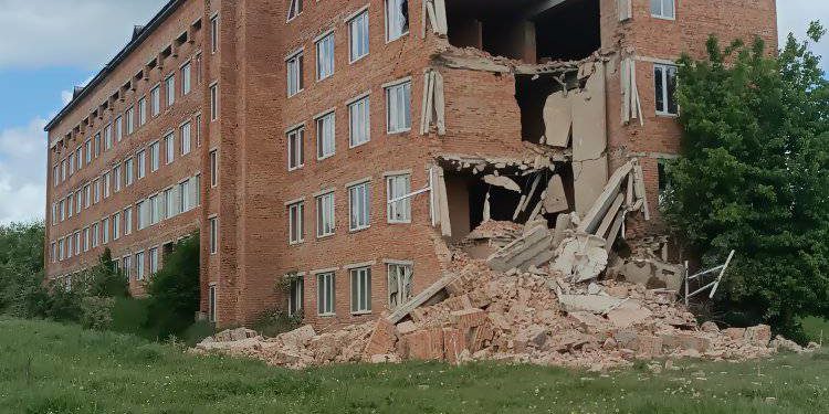 У Монастириськах обвалилася недобудована 5-поверхова поліклініка