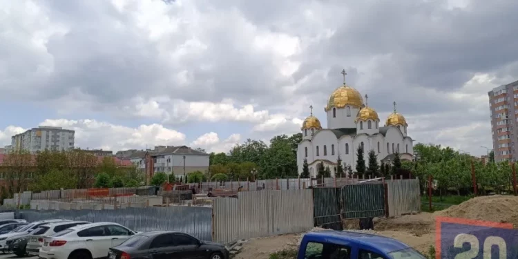 Нове секретне будівництво біля церкви на вулиці Київській в Тернополі