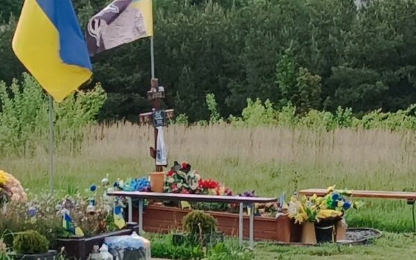 У Вишнівці на Тернопільщині осквернили могили полеглих Героїв