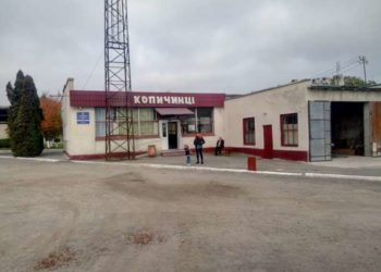 У Копичинцях службовий автомобіль за 2 мільйони гривень возить чиновників замість медиків