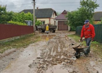 Негода на Тернопільщині: пошкоджена дорога, підтоплені обійстя, комісія шукає рішення