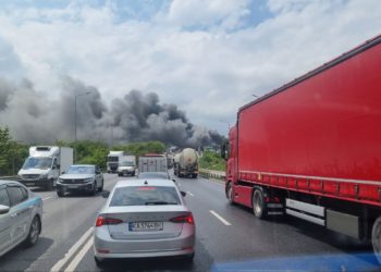 Дим видно з усіх куточків міста: масштабна пожежа у Тернополі (Фото, відео)