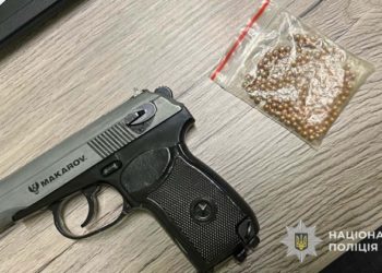 У Тернополі 16-річний хлопець тричі вистрілив у дівчину з пневматичного пістолета через помсту
