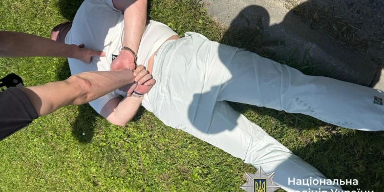 На Тернопільщині затримали чоловіка за продаж фіктивних документів для ухилення від мобілізації