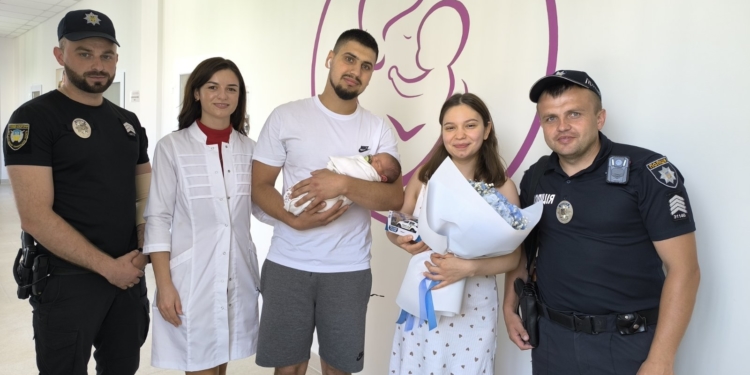 У Тернополі поліцейські врятували породіллю