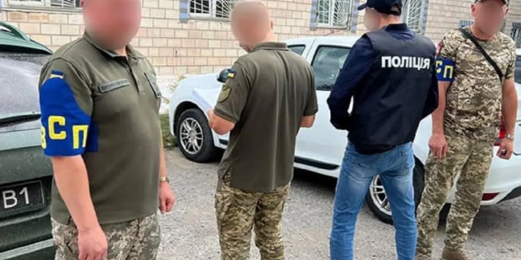 Били, ламали ребра в Борщівському ТЦК: справа давно в суді, а її так і не почали слухати