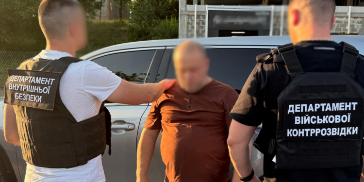 Тернопільські поліцейські затримали колишнього правоохоронця на зловживанні впливом