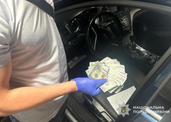 Тернопільські поліцейські затримали працівника медичного закладу