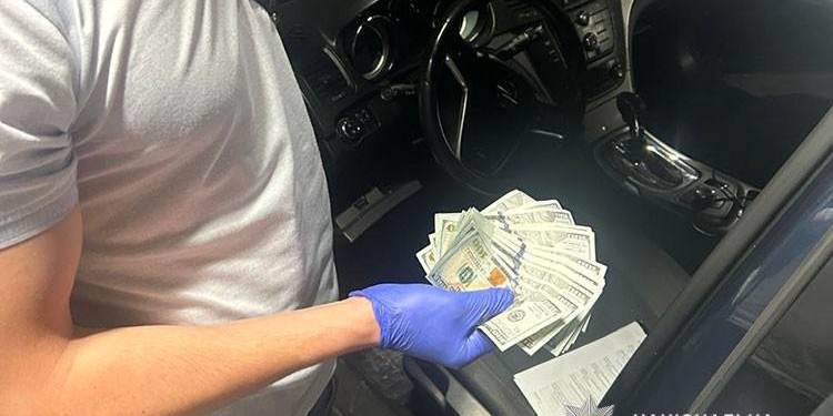 Тернопільські поліцейські затримали працівника медичного закладу